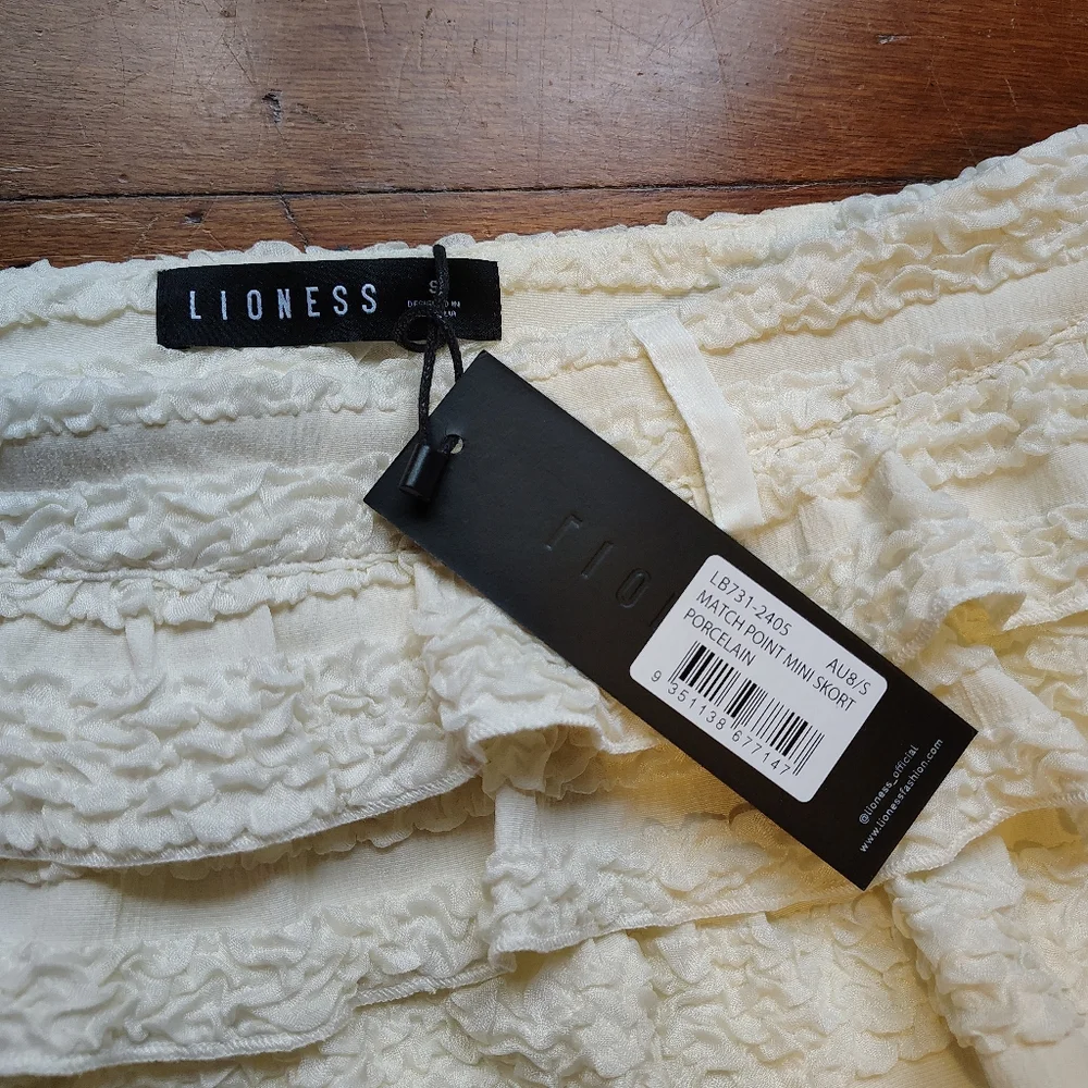 SOLD LIONESS Match Point Ruffle Mini Skort in Porcelain Cream Off White Sz Small - Picture 5 of 7